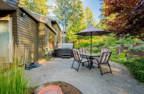 West Kelowna Estates House | Gorgeous West Coast Home/Hot Tub/Lake view