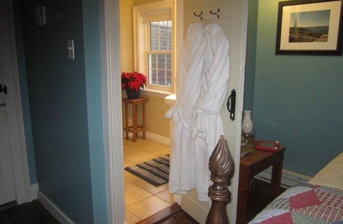 Granville Ferry Bed & Breakfast | Grand Oak Manor Bed & Breakfast