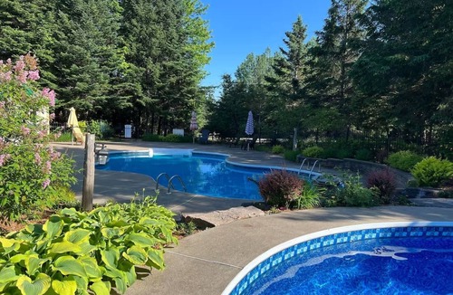 Mont-Tremblant Ski Chalet | ★Great location! Chalet on The Golf w Pool Table ★