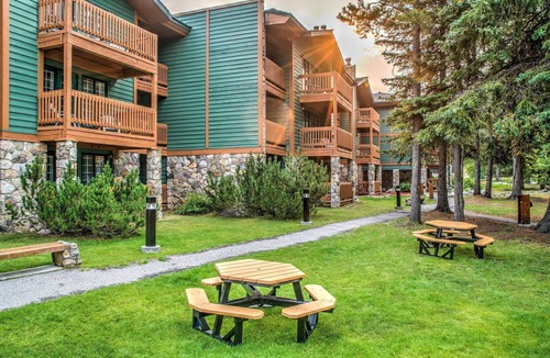 Lake Louise Apartment | Great Location! Cozy Room | Access to Ski Lockers