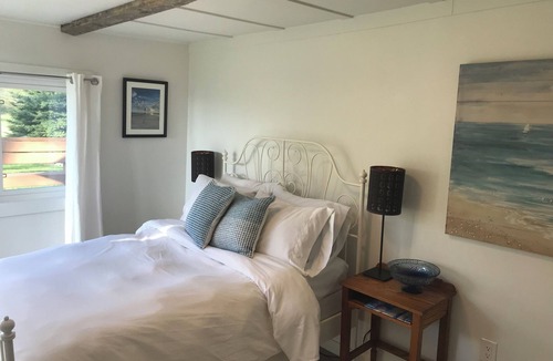 Chatsworth House | Grey County Farmhouse Suite