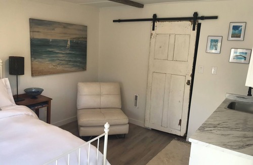 Chatsworth House | Grey County Farmhouse Suite