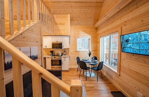 Revelstoke Hotel | Grey Lodge - Alpha Mountain Lodging + Sauna