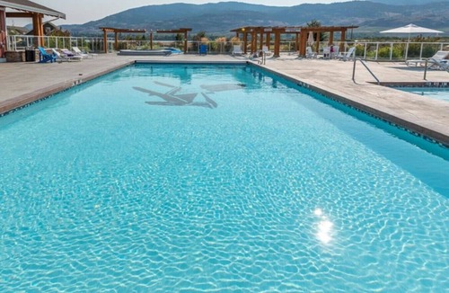 Osoyoos House | Grey Osprey Cottage #66