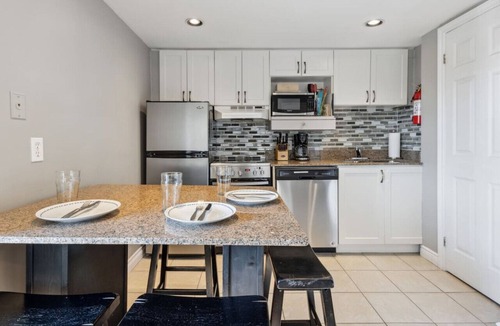 Craigleith Apartment | Ground Floor Hideaway at 307 with Hot Tub