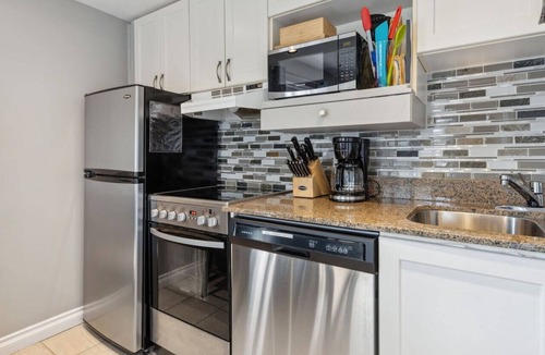 Craigleith Apartment | Ground Floor Hideaway at 307 with Hot Tub