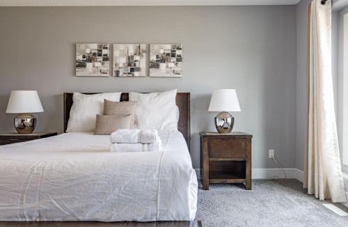 Southeast Edmonton House | Group Getaway with Yard, Sleeps 13, Near YEG Airpt