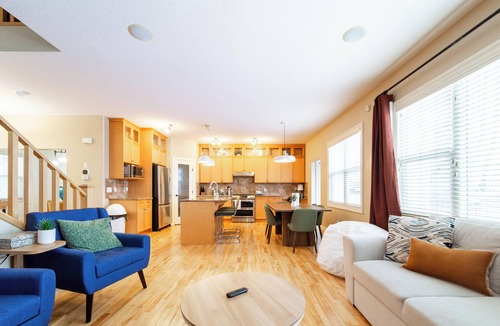 Southwest Edmonton House | Group Retreat near WEM | Hot Tub, 2 Kitchens, 3 Lounges, Fire Table Sleeps 14