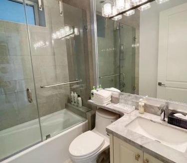 Arbutus Ridge House | Guest Bedrooms in Vancouver West