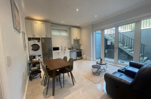 Arbutus Ridge House | Guest Bedrooms in Vancouver West