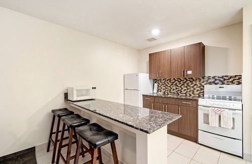 Edson Hotel | Guest House Inn & Suites