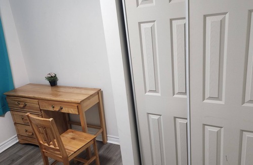 Brampton Apartment | Guest suite with great confort