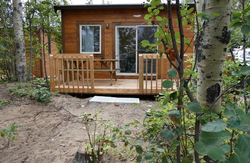 Mashteuiatsh Hotel | Hébergement Plage Robertson - Pods au bord du lac