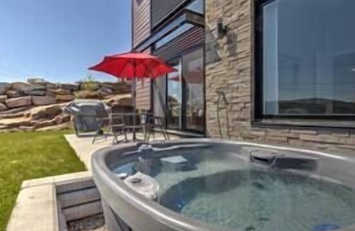 Saint-Jean-de-Matha House | Hôtel à la maison - La Vue du golf avec spa