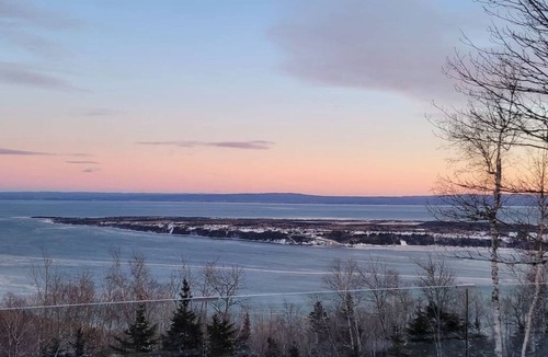 Les Eboulements Ski Chalet | Hôtel à la maison - L'Horizon, spa et fleuve