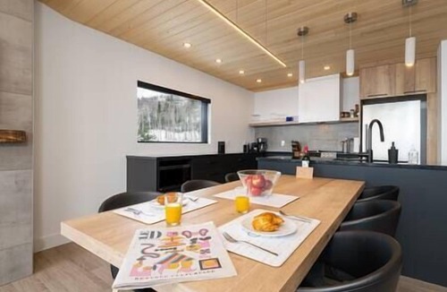 Saint-Joseph-de-la-Rive House | Hôtel à la maison - SOL HAVN