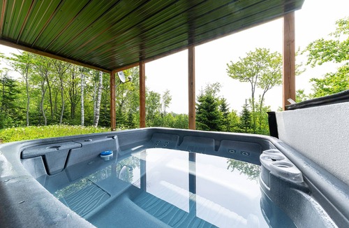 Saint-Joseph-de-la-Rive House | Hôtel à la maison - SOL HAVN