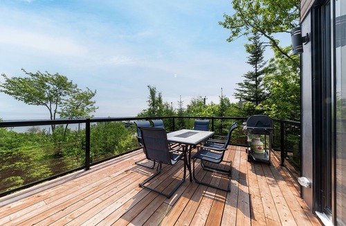 Saint-Joseph-de-la-Rive House | Hôtel à la maison - SOL HAVN