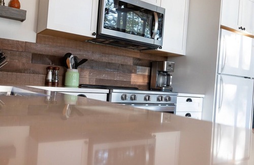 Highlands East Cottage | Haliburton Highlands Forest Escape