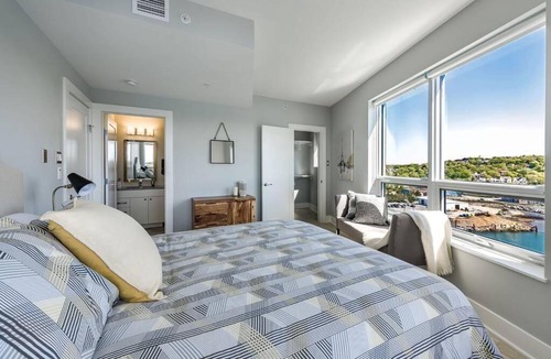 Downtown Apartment | Halifax Kings Wharf Pl Apartment