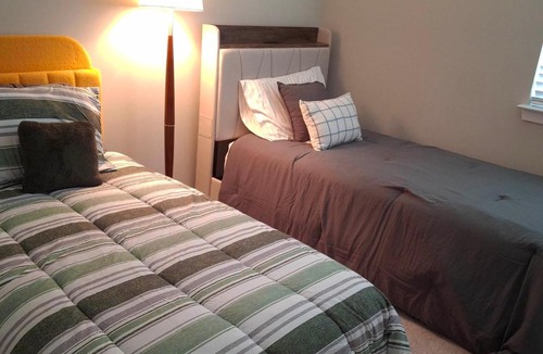 Hampton House | Hampton Condo: By Convention Center & Coliseum!