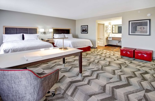Medicine Hat Hotel | Hampton Inn & Suites by Hilton Medicine Hat