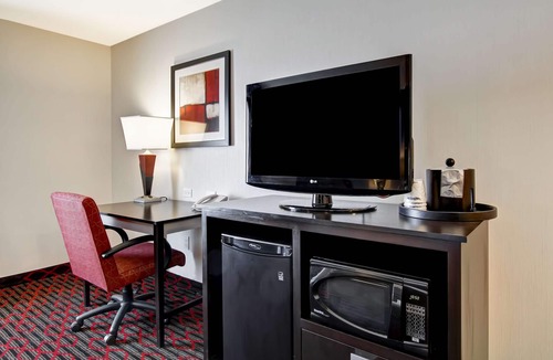 Red Deer Hotel | Hampton Inn & Suites by Hilton Red Deer