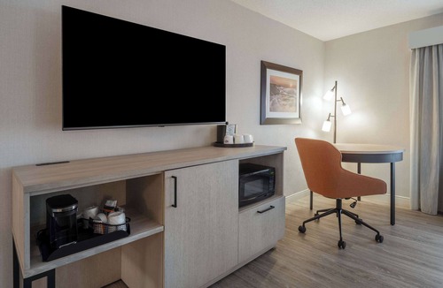 Moncton Hotel | Hampton Inn & Suites by Hilton Moncton
