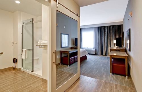 Grande Prairie Hotel | Hampton Inn & Suites by Hilton Grande Prairie