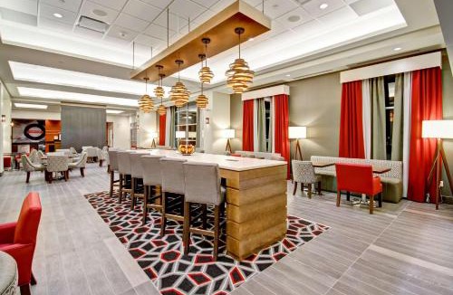 Medicine Hat Hotel | Hampton Inn & Suites - Medicine Hat