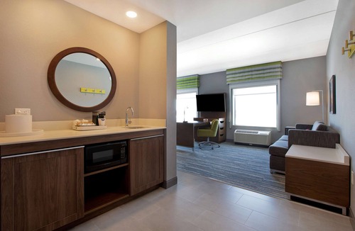 Ottawa Division Hotel | Hampton Inn & Suites Ottawa West