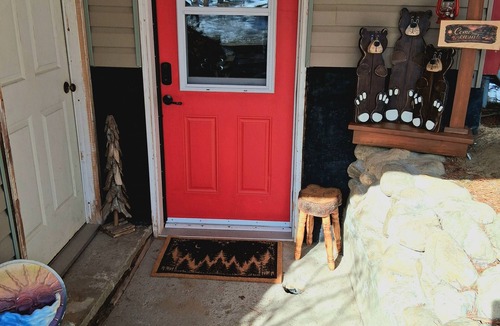 Valemount Apartment | Handcrafted Headwater Hideout. Downtown w/woodfired sauna