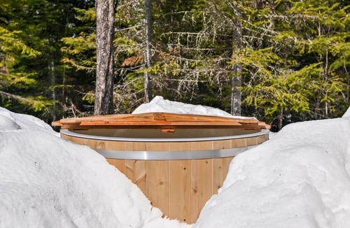 Notre-Dame-de-la-Merci House | Hanging lodge | Sauna & Cold Plunge | Hammock Beds