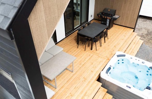Pont-Rouge Ski Chalet | Harmonie Modern Forest Retreat Spa & Serenity