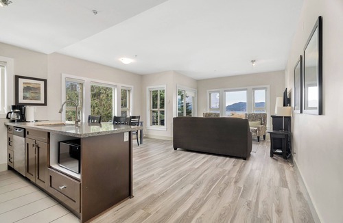 Harrison Hot Springs Apartment | Harmony Haven 2BR Lakefront Suite