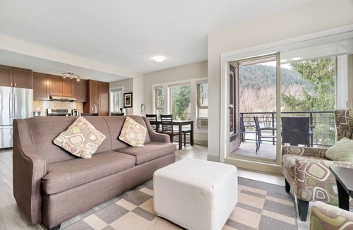 Harrison Hot Springs Apartment | Harmony Haven 2BR Lakefront Suite
