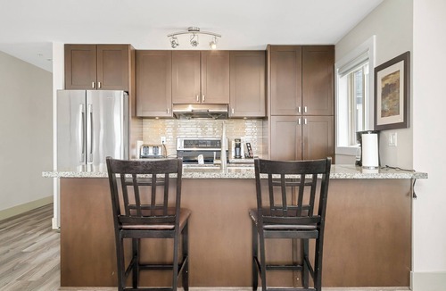 Harrison Hot Springs Apartment | Harmony Haven 2BR Lakefront Suite