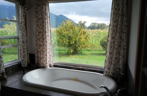Harrison Mills Bed & Breakfast | Harrison Hammond House Farmstay