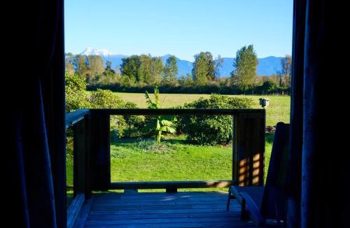 Harrison Mills Bed & Breakfast | Harrison Hammond House Farmstay