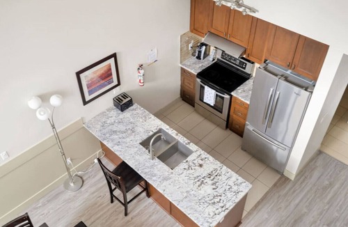 Harrison Hot Springs Apartment | Harrison Lake Pets Welcome-3BR Penthouse Suite