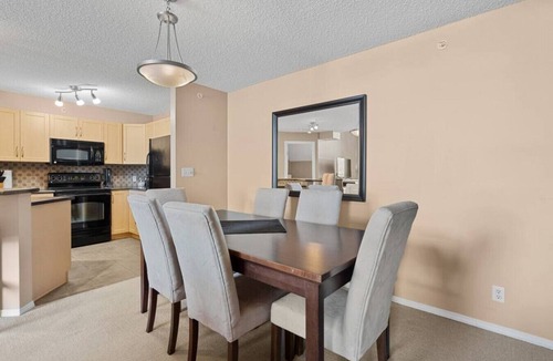 Invermere Apartment | Hart of it All | Top Floor | Pool | Hot Tub | Gym