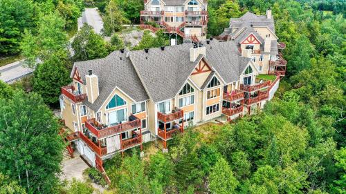 Mont-Tremblant House | Hauts-Bois Ski InOut 2brs w Pool Access 197-4