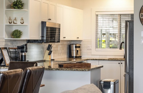 Regional District of Nanaimo Condo | Haven By The Sea Oceanfront 2 King Beds + Air Conditioning + Private Decks