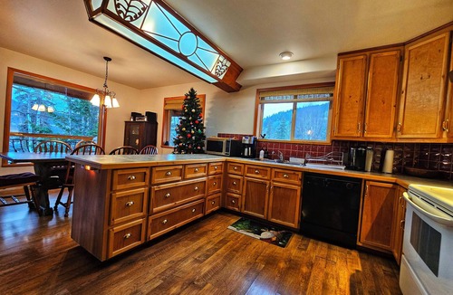 Eagle Creek Cabin | Hawkins Lakefront Cabin with Breathtaking Views