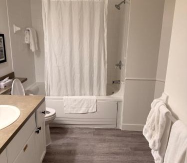 Mont-Tremblant Pedestrian Village Apartment | Heart of Tremblant - Johanssen, Place St. Bernard