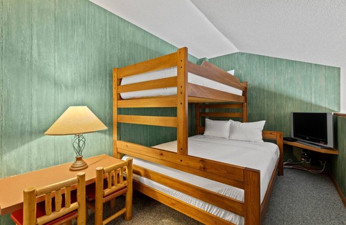 Sun Peaks Hotel | Hearthstone Lodge #221