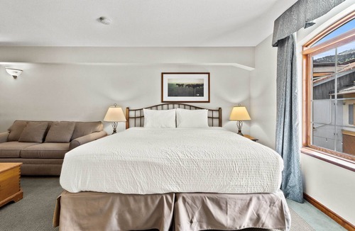Sun Peaks Hotel | Hearthstone Lodge #328