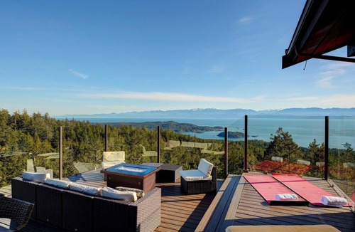 Sooke House | Heaven Above the San Juan Islands Private Cliffside Estate