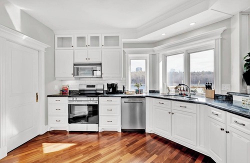 Halifax House | Heaven on Kearney Lake
