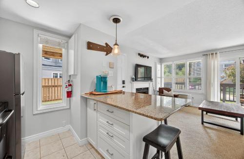 Craigleith House | Heavenly Hideaway Ski-In-Out Pool Shuttle